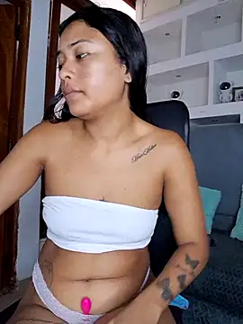 Layla em online show from 03-01-26, 12:18