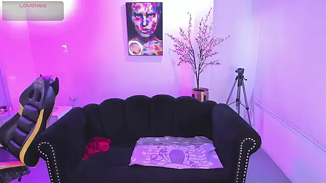 Victoria  doll online show from 07-31-26, 11:53