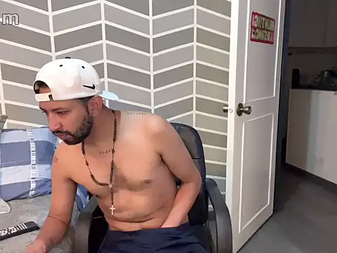 Snapshot of thomass1018 chatting on 02-17-26, 07:42 thomass1018 online show from 02-17-26, 07:42