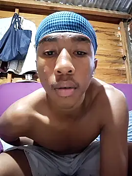 Snapshot of Peterveero12 chatting on 02-18-26, 05:09 Peterveero12 online show from 02-18-26, 05:09