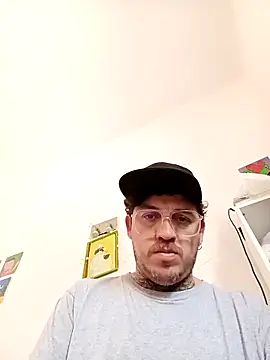 Snapshot of helloandi chatting on 04-18-26, 05:28 helloandi online show from 04-18-26, 05:28