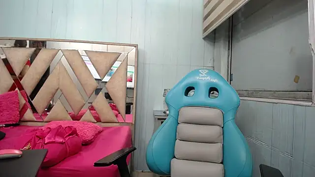 Snapshot of allison_max_tattoo chatting on 02-22-26, 01:07 allison max tattoo online show from 02-22-26, 01:07