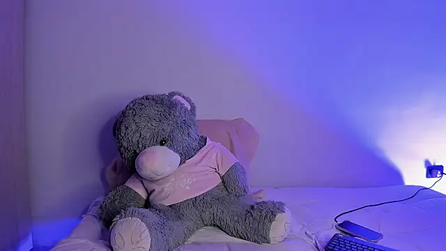 ViolettM online show from 02-18-26, 04:08