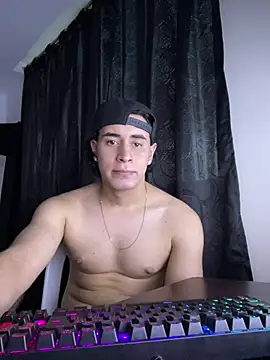 Snapshot of Maximuz1920 chatting on 07-12-26, 11:18 Maximuz1920 online show from 07-12-26, 11:18