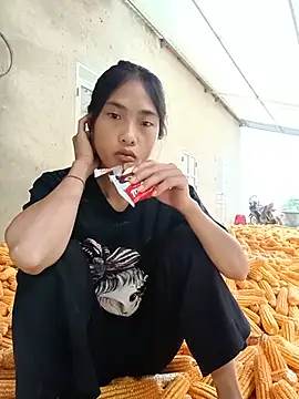 Snapshot of Hoa-tuylip chatting on 07-18-26, 12:37 Hoa-tuylip online show from 07-18-26, 12:37