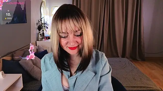 Snapshot of Oliiviaa_ chatting on 02-16-26, 08:10 Oliiviaa online show from 02-16-26, 08:10