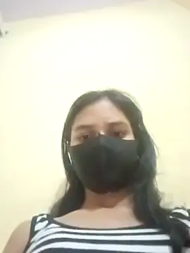 Snapshot of Mahira-- chatting on 04-16-26, 03:35 Mahira-- online show from 04-16-26, 03:35