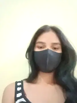 Snapshot of Mahira-- chatting on 05-10-26, 03:01 Mahira-- online show from 05-10-26, 03:01