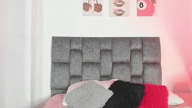 Snapshot of Isabella_Moon9 chatting on 06-06-26, 11:26 Isabella Moon9 online show from 06-06-26, 11:26