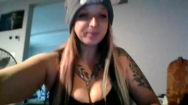 Snapshot of Gypsymomma17 chatting on 06-10-26, 08:30 Gypsymomma17 online show from 06-10-26, 08:30
