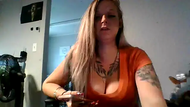 Snapshot of Gypsymomma17 chatting on 06-11-26, 08:51 Gypsymomma17 online show from 06-11-26, 08:51