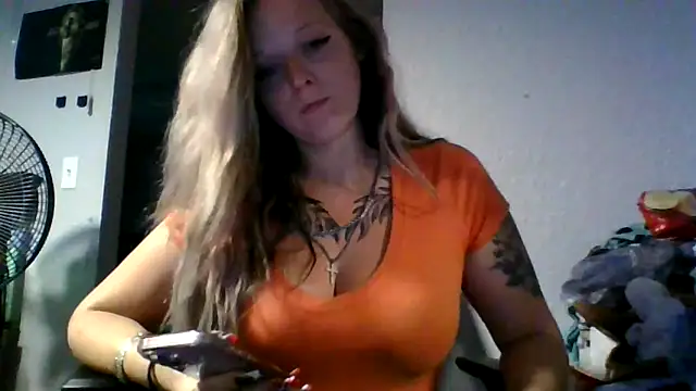 Snapshot of Gypsymomma17 chatting on 06-14-26, 12:08 Gypsymomma17 online show from 06-14-26, 12:08