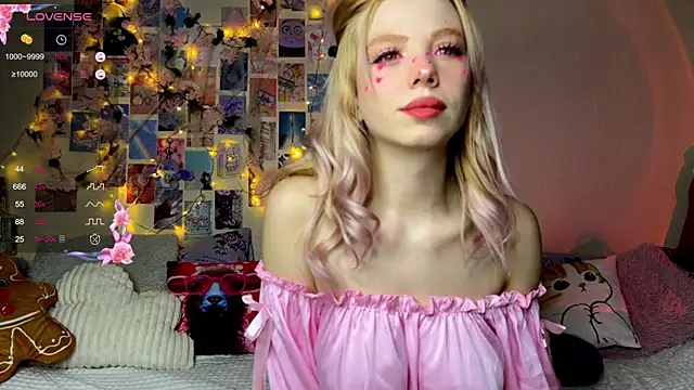 Snapshot of Akari-moon chatting on 02-14-26, 04:04 Akari-moon online show from 02-14-26, 04:04