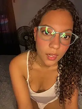 Snapshot of CristalXO chatting on 04-04-26, 04:04 CristalXO online show from 04-04-26, 04:04