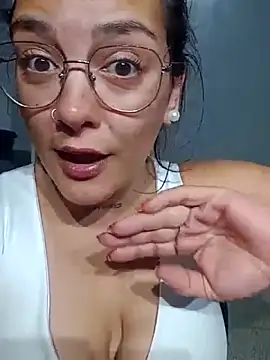 Snapshot of kuramaqueen chatting on 02-20-26, 06:26 kuramaqueen online show from 02-20-26, 06:26