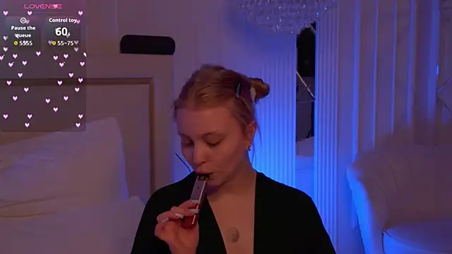 MollyHilton online show from 04-09-26, 02:44