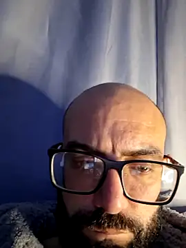 Snapshot of Robsonitj90 chatting on 06-07-26, 06:17 Robsonitj90 online show from 06-07-26, 06:17