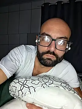 Snapshot of Robsonitj90 chatting on 06-12-26, 12:59 Robsonitj90 online show from 06-12-26, 12:59