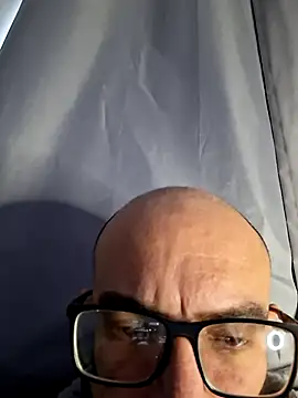 Snapshot of Robsonitj90 chatting on 06-27-26, 01:39 Robsonitj90 online show from 06-27-26, 01:39