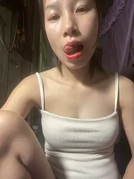 Snapshot of -Xenia_ chatting on 03-28-26, 03:33 -Xenia online show from 03-28-26, 03:33