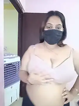 Aliya Hott online show from 05-18-26, 03:24