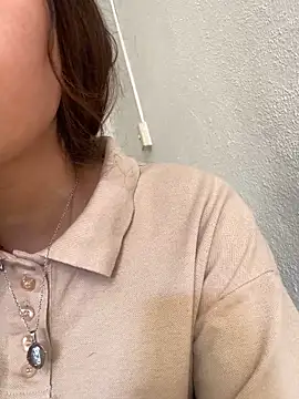 Snapshot of roc_i chatting on 03-02-26, 09:43 roc i online show from 03-02-26, 09:43