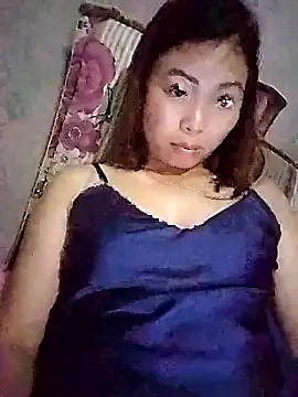 Ella-aa online show from 04-17-26, 01:03