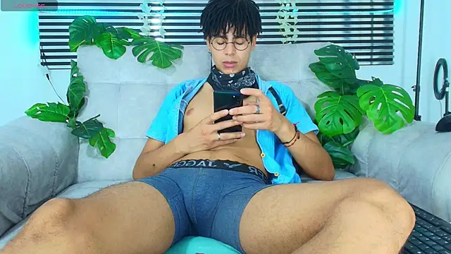 ThiiagoSaeenz online show from 05-22-26, 04:56