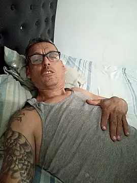 Snapshot of Carlos-0425 chatting on 05-12-26, 04:42 Carlos-0425 online show from 05-12-26, 04:42
