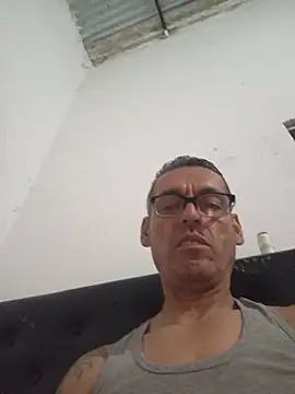 Snapshot of Carlos-0425 chatting on 06-26-26, 03:33 Carlos-0425 online show from 06-26-26, 03:33