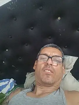Snapshot of Carlos-0425 chatting on 07-18-26, 03:44 Carlos-0425 online show from 07-18-26, 03:44