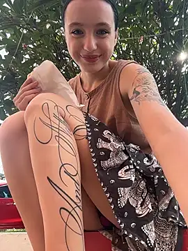 MiaTee online show from 04-24-26, 02:03