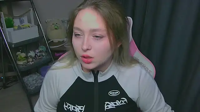 Emiliaaah online show from 02-03-26, 01:49