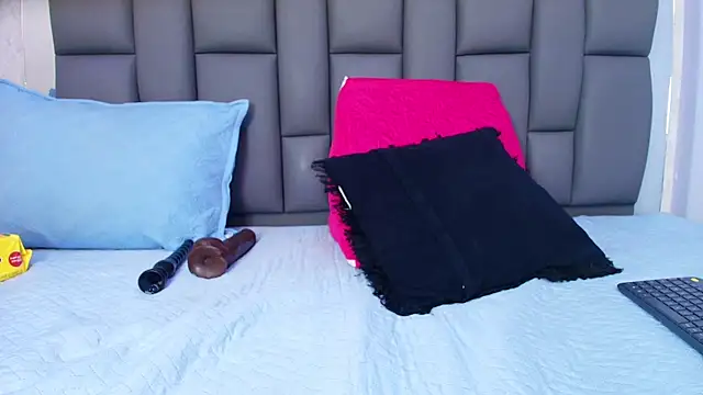 melany roberts  online show from 04-08-26, 03:06