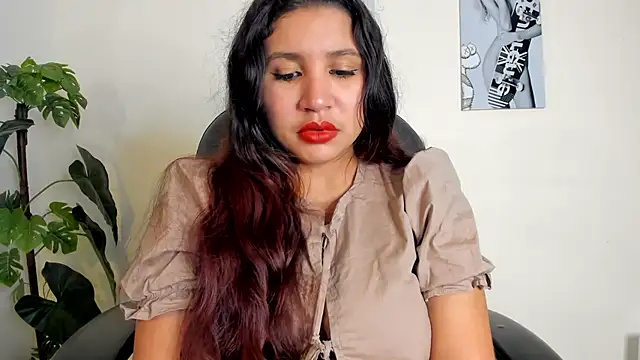 Snapshot of Victoria_Rosee chatting on 02-06-26, 12:41 Victoria Rosee online show from 02-06-26, 12:41