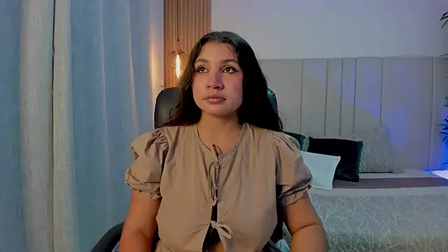 Victoria Rosee online show from 06-12-26, 01:43