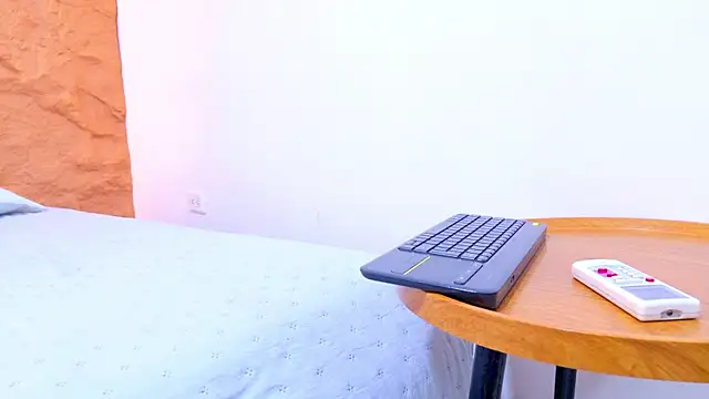 Nahomi Williams  online show from 03-31-26, 12:49