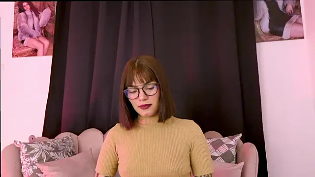 dakotacollins  online show from 06-25-26, 04:45