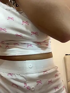 Snapshot of Gia_Evanss chatting on 02-13-26, 03:52 Gia Evanss online show from 02-13-26, 03:52