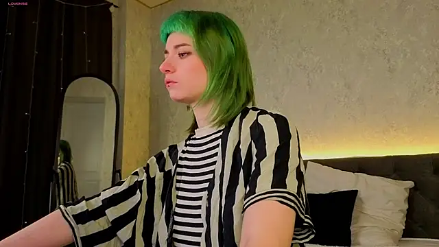 Scarle Whisper online show from 04-04-26, 01:04