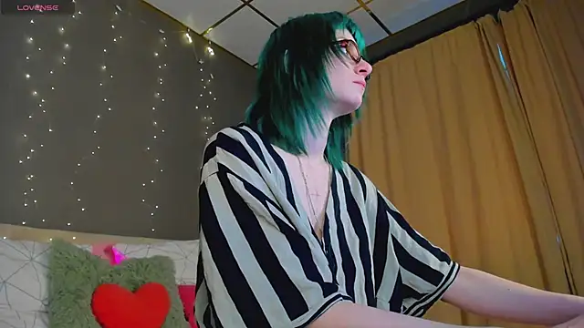 Scarle Whisper online show from 04-17-26, 09:45