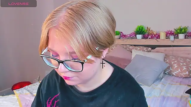 Lauraaa Smith online show from 03-04-26, 07:36