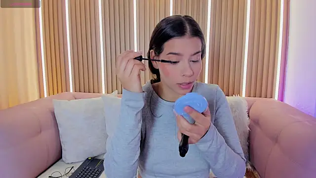 Luna Millers online show from 07-04-26, 04:40