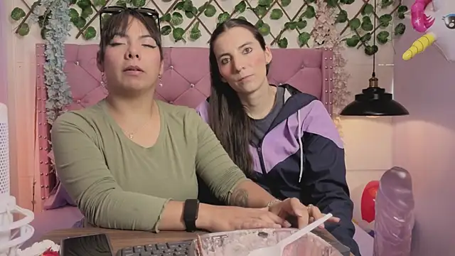 Valkiria-and-Dione online show from 04-16-26, 07:58