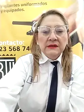 Snapshot of JULIETA_21- chatting on 04-30-26, 01:06 JULIETA 21- online show from 04-30-26, 01:06