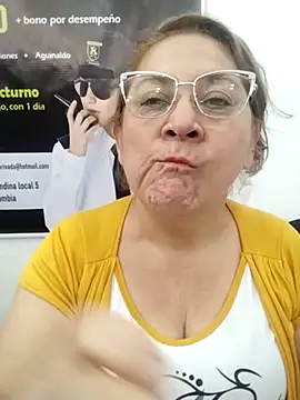 Snapshot of JULIETA_21- chatting on 05-23-26, 01:37 JULIETA 21- online show from 05-23-26, 01:37