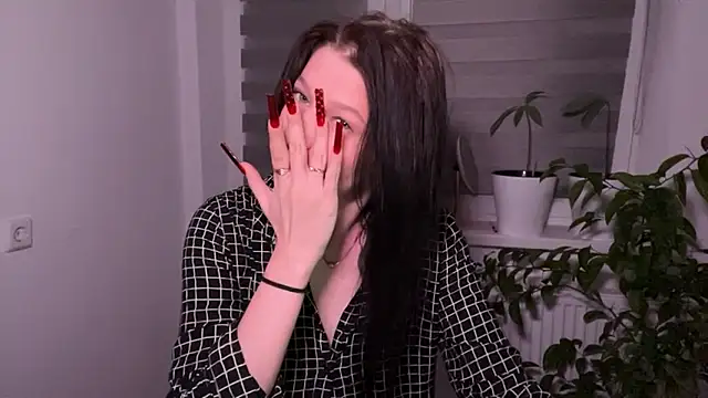 Sarahsolara online show from 03-05-26, 04:47