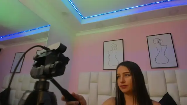 Snapshot of SARHA_ANTONELLI chatting on 06-14-26, 12:18 SARHA ANTONELLI online show from 06-14-26, 12:18