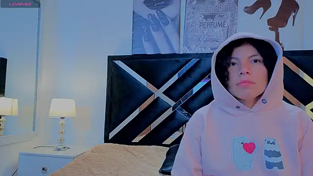 Zoe-yanin online show from 04-14-26, 06:58