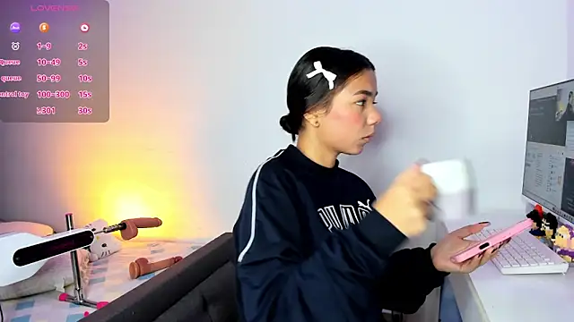 kaylaneee  online show from 05-13-26, 12:57